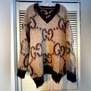 Gucci size Small Mohair v-neck sweater. Oversized, fits like a medium/large.